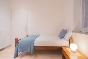 La Quiete With Private Garden by Rent all Como