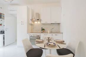Luce Apartment by Rent all Como