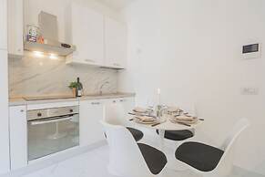 Luce Apartment by Rent all Como