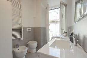 Luce Apartment by Rent all Como