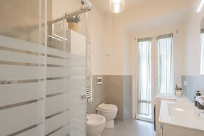 Luce Apartment by Rent all Como