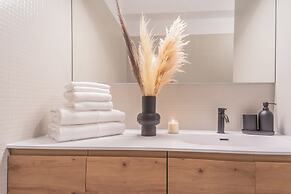 OC Lake Love by Rent all Como