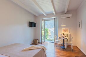 OC Lake Love by Rent all Como