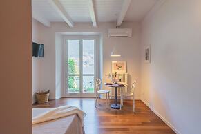 OC Lake Love by Rent all Como