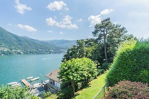 OC Lake Love by Rent all Como