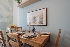 Old Court Hideaway by Rent all Como