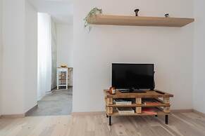 Old Court Hideaway by Rent all Como