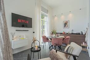 Piccola Como Lotus by Rent all Como