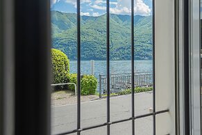 Piccola Como Lotus by Rent all Como