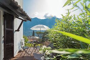 P Terrace by Rent all Como