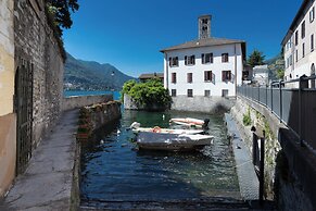 Romantic Pier by Rent all Como