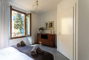 Romantic Pier by Rent all Como