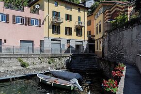 Romantic Pier by Rent all Como