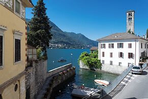 Romantic Pier by Rent all Como