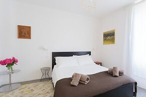 Romantic Pier by Rent all Como