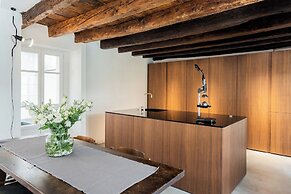 Shades Of Como With Private Terrace by Rent all Como