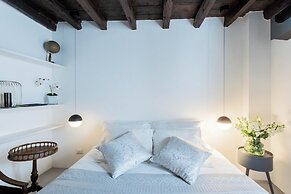 Shades Of Como With Private Terrace by Rent all Como