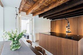 Shades Of Como With Private Terrace by Rent all Como