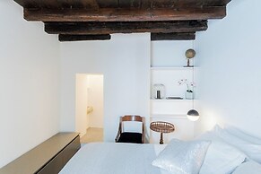 Shades Of Como With Private Terrace by Rent all Como