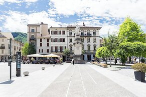 Shades Of Como With Private Terrace by Rent all Como