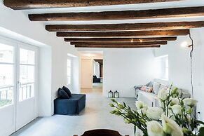 Shades Of Como With Private Terrace by Rent all Como