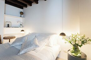 Shades Of Como With Private Terrace by Rent all Como