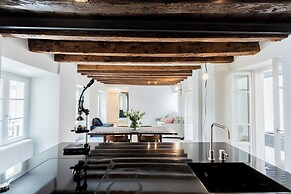 Shades Of Como With Private Terrace by Rent all Como