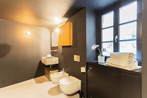 Shades Of Como With Private Terrace by Rent all Como