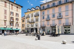 Shades Of Como With Private Terrace by Rent all Como