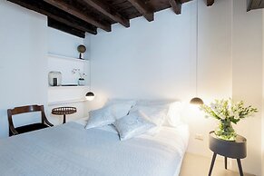 Shades Of Como With Private Terrace by Rent all Como