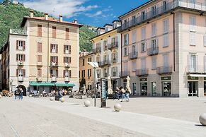 Shades Of Como With Private Terrace by Rent all Como