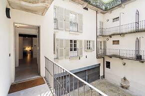 Shades Of Como With Private Terrace by Rent all Como