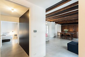 Shades Of Como With Private Terrace by Rent all Como