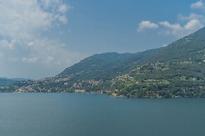 Simon's Apartment With Amazing View by Rent all Como