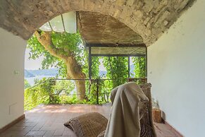 Simon's Apartment With Amazing View by Rent all Como