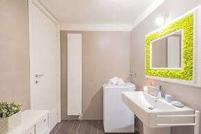 The Green Nest by Lake Como by Rent all Como