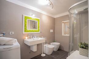 The Green Nest by Lake Como by Rent all Como