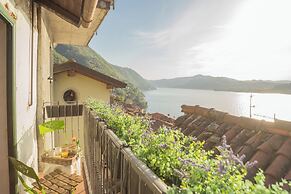 The Green Nest by Lake Como by Rent all Como