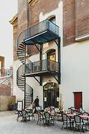 Metzlr House