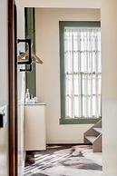 Metzlr House