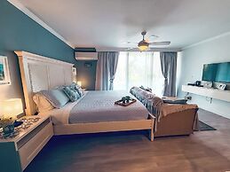 NEW Stunning Beachfront Condo at the Coral Beach