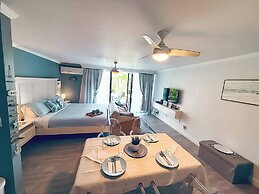 NEW Stunning Beachfront Condo at the Coral Beach