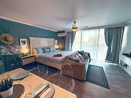 NEW Stunning Beachfront Condo at the Coral Beach