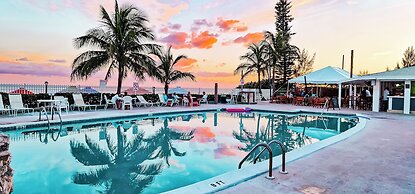 NEW Stunning Beachfront Condo at the Coral Beach