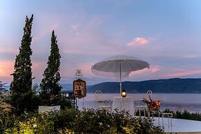 Dali Nest Secret Garden Lake View Inn