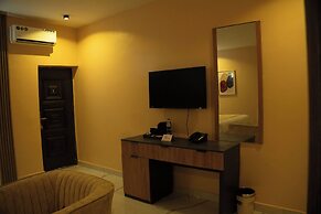 The Manor Hotel by Luckzi