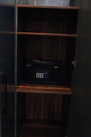 The Manor Hotel by Luckzi