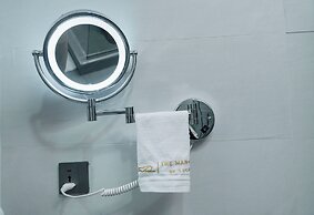 The Manor Hotel by Luckzi