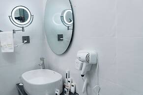 The Manor Hotel by Luckzi