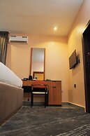 The Manor Hotel by Luckzi